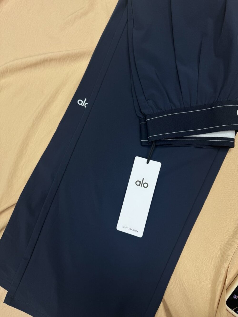 NWT ALO Yoga Suit Up Trouser Navy Blue (Regular)💞Relaxed Fit Wide Leg Pants - Picture 7 of 8